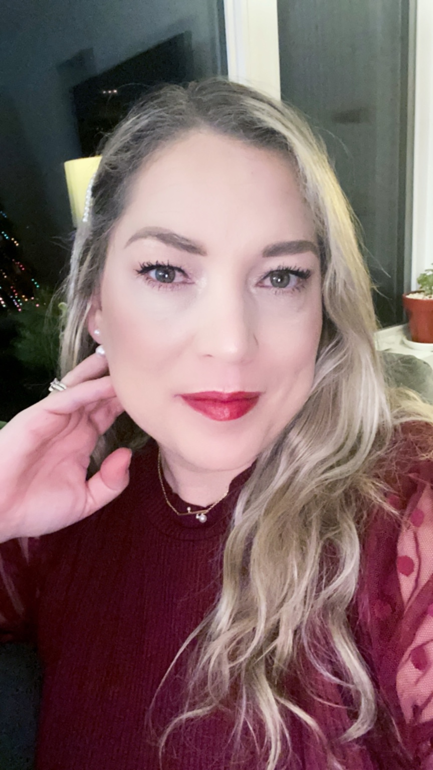 Glam makeup with red lips